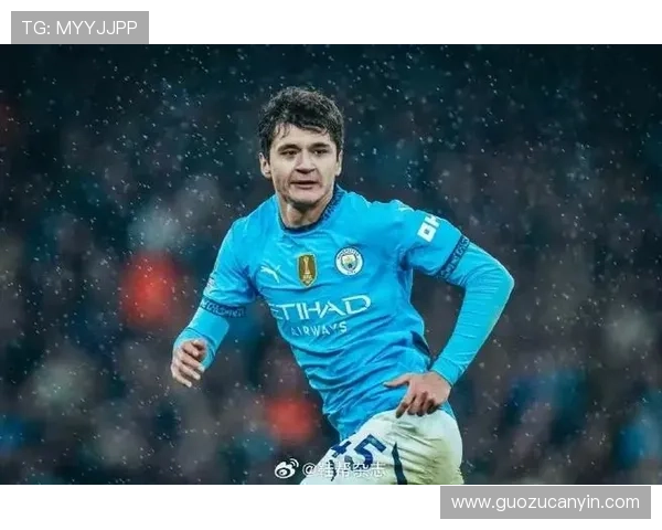 曼城冬窗或引援右后卫视胡桑诺夫表现而定